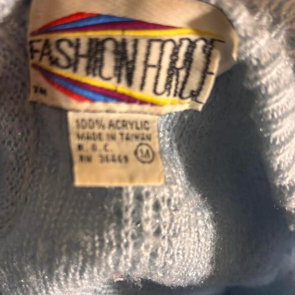 80's Light blue dainty knit sweater with ruffled detail - Picture 5 of 5